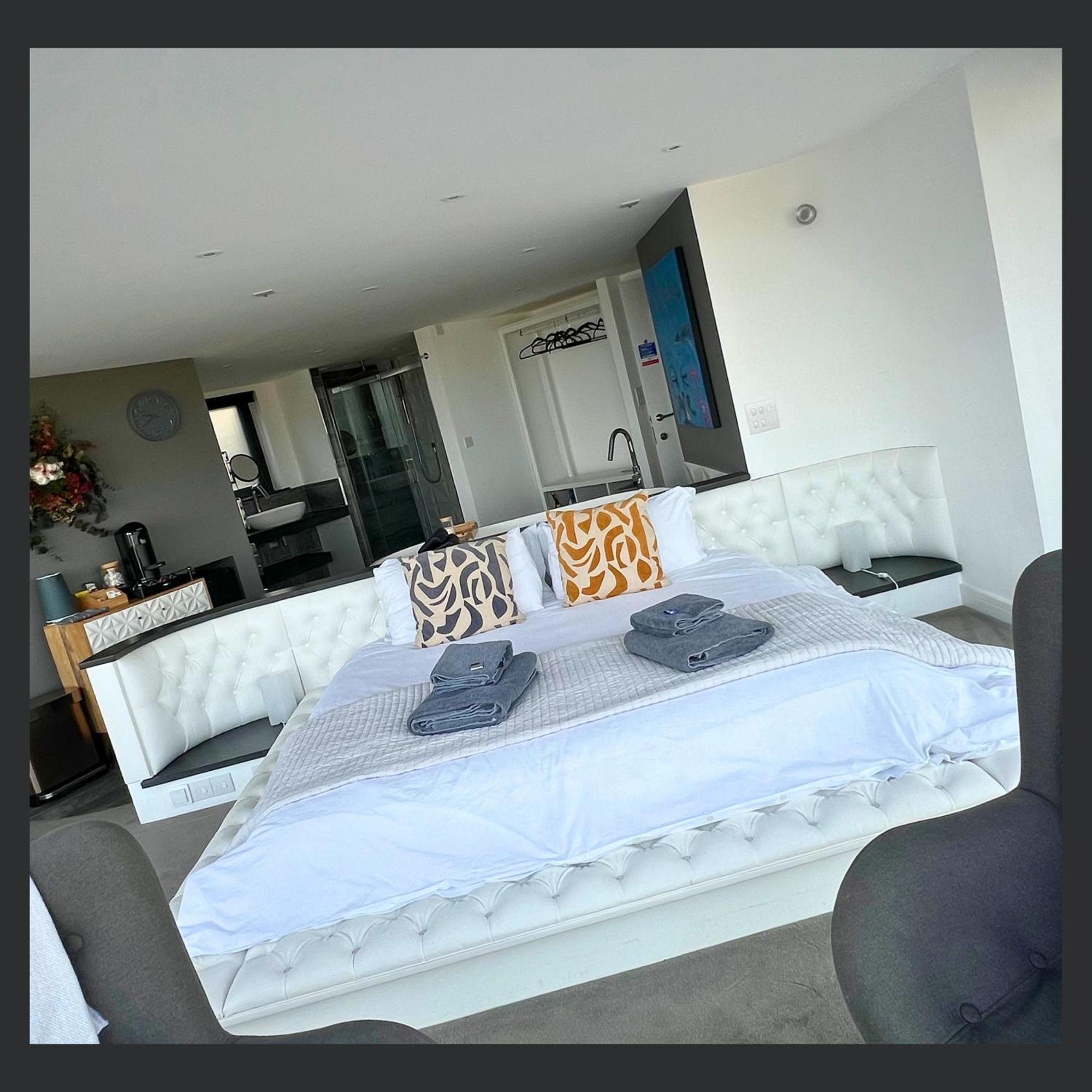 Uno St Ives - Luxury Serviced Accommodation Exterior photo